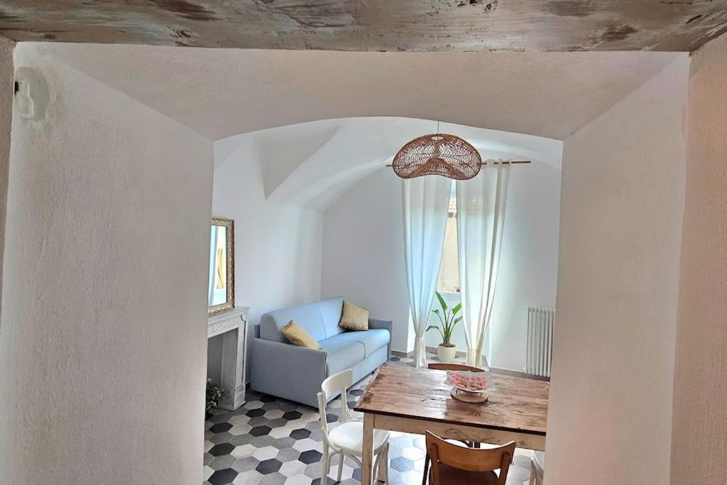 Car.Lo. Casa Vacanze Dolceacqua Exteriör bild
